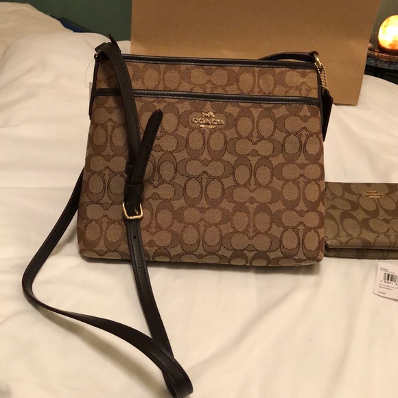 Coach Signature Canvas Crossbody Purse Khaki - Picture 6 of 8